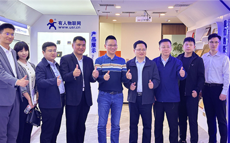 濟(jì)南市工商聯(lián)、濟(jì)南市新生代企業(yè)家聯(lián)誼會及滕州市工商聯(lián)、滕州市新生代企業(yè)家聯(lián)誼會一行蒞臨有人物聯(lián)網(wǎng)參訪